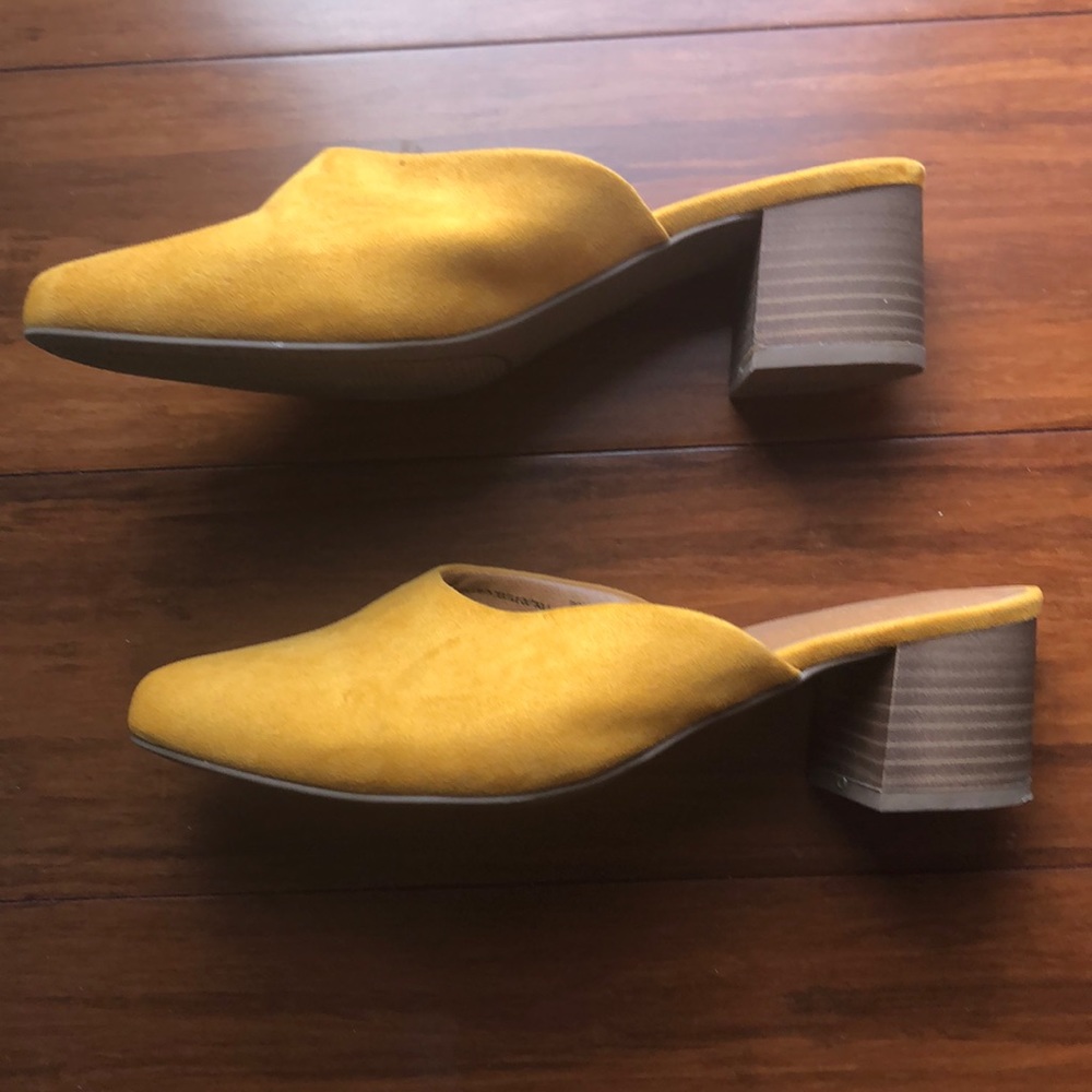 Mustard yellow Universal Thread Mules size 7